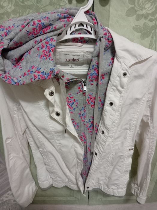 Продам куртку стильную