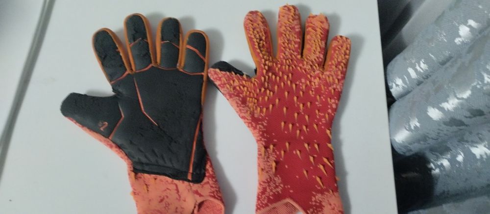 Вратарьские перчатки для футбола