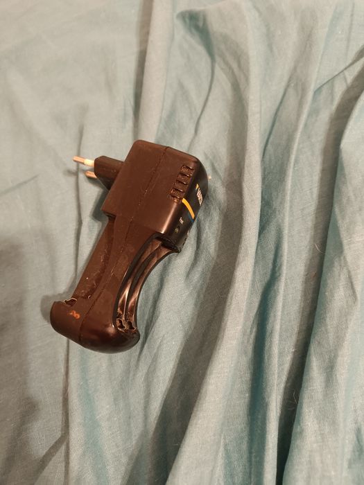 Încărcător acumulatori r3 r6