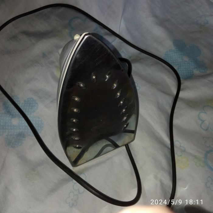 утюг        Nikai