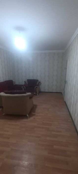 Куйлик бозор квартира сотилади 2*3/1/9 60кв. м.