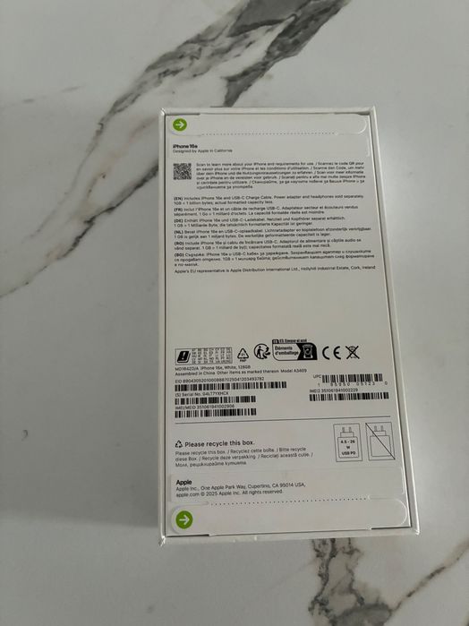 Телефон iPhone 16e