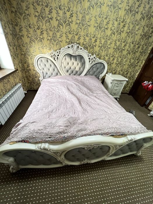 Спальный гарнитур