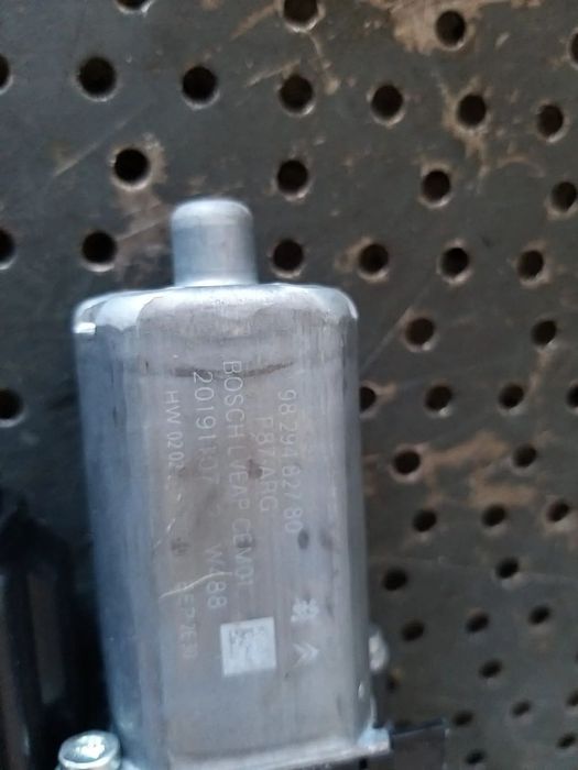 Motoras macara stanga spate peugeot 5008 2 9829482780 0130824247 1137329068