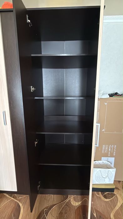 Продается шкаф 2х дверный
