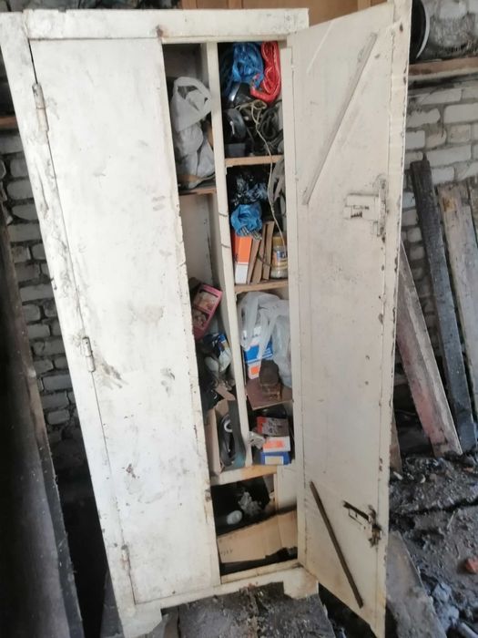 Металлический шкаф-сейф