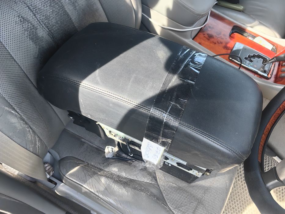 Продам на Celsior 2004 Бардачок, Зеркало, Магнитола, SRS колени