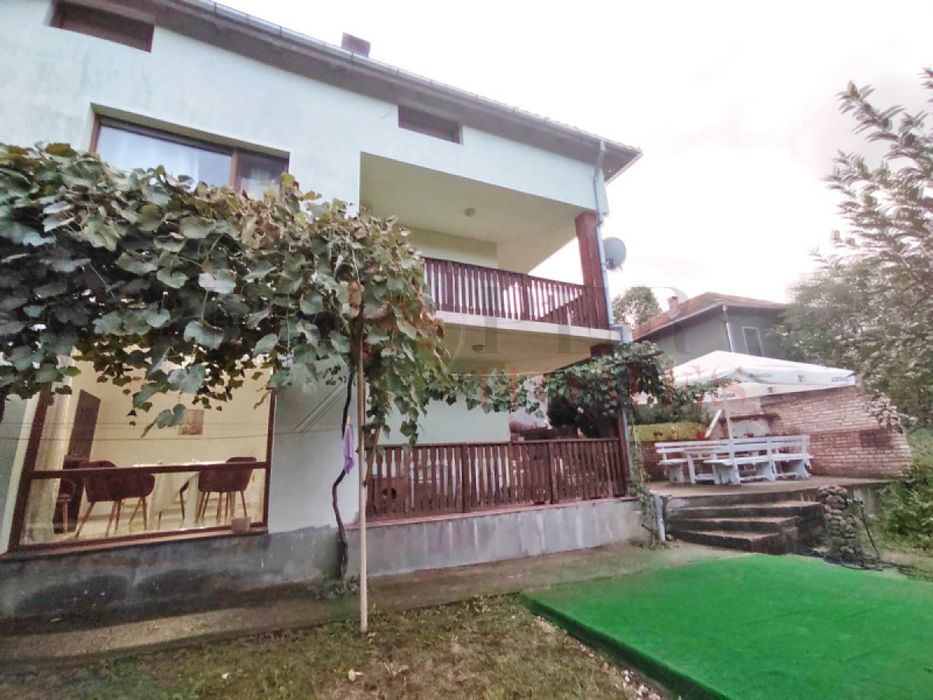 Продажба Къща гр. Трявна - с. Черновръх 250m² и двор 1990m²