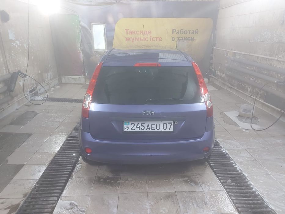 Продам машину Ford Fiesta