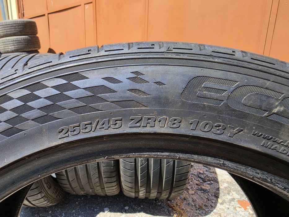 4 бр. летни гуми 255/45/18 Kumho DOT 4118 2x5,5-6 mm 2x4-4,5 mm