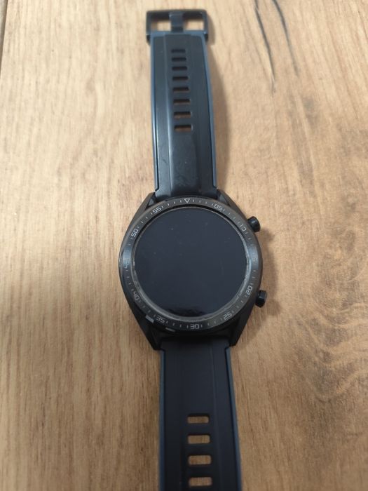 Huawei Watch GT (46mm) – GPS, autonomie mare – 400 lei