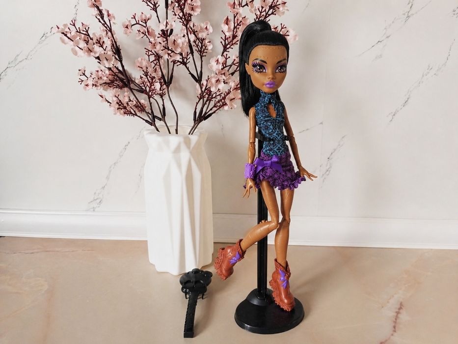 Кукла Monster High Робекка Стим

Кукла в отличном состоянии,