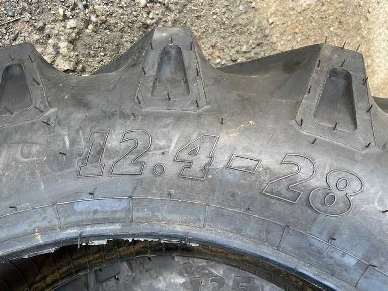 12.4-28 cu 8 pliuri cauciucuri noi marca BKT pentru tractor spate