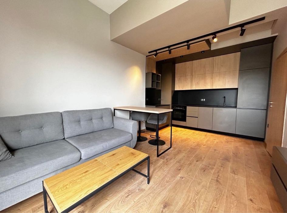 Продава се Двустаен апартамент в Варна, Базар Левски - 117 кв.м за 2137 €/кв.м - Снимка #1