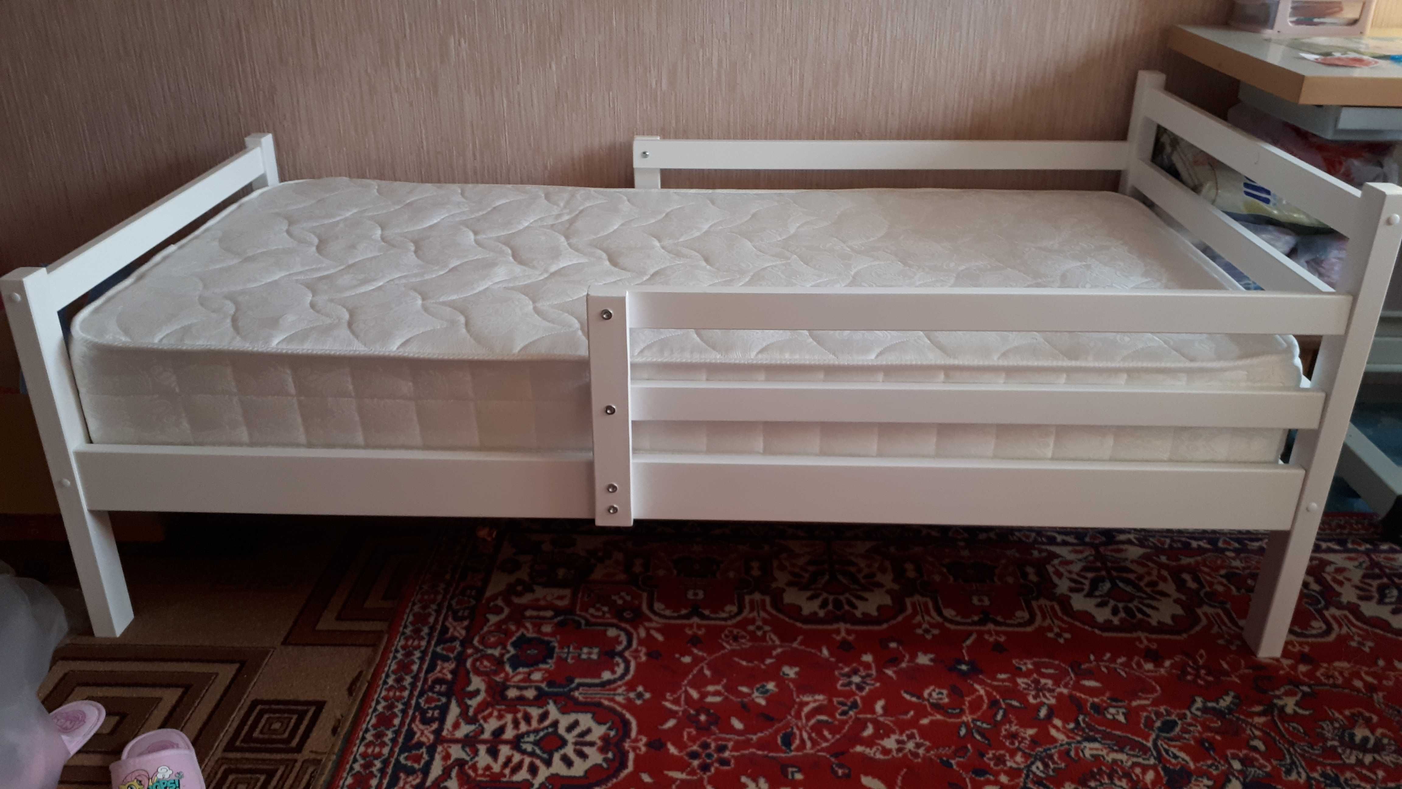 Кровать из массива дерева с ортопедическим матрасом: 50 000 тг ...