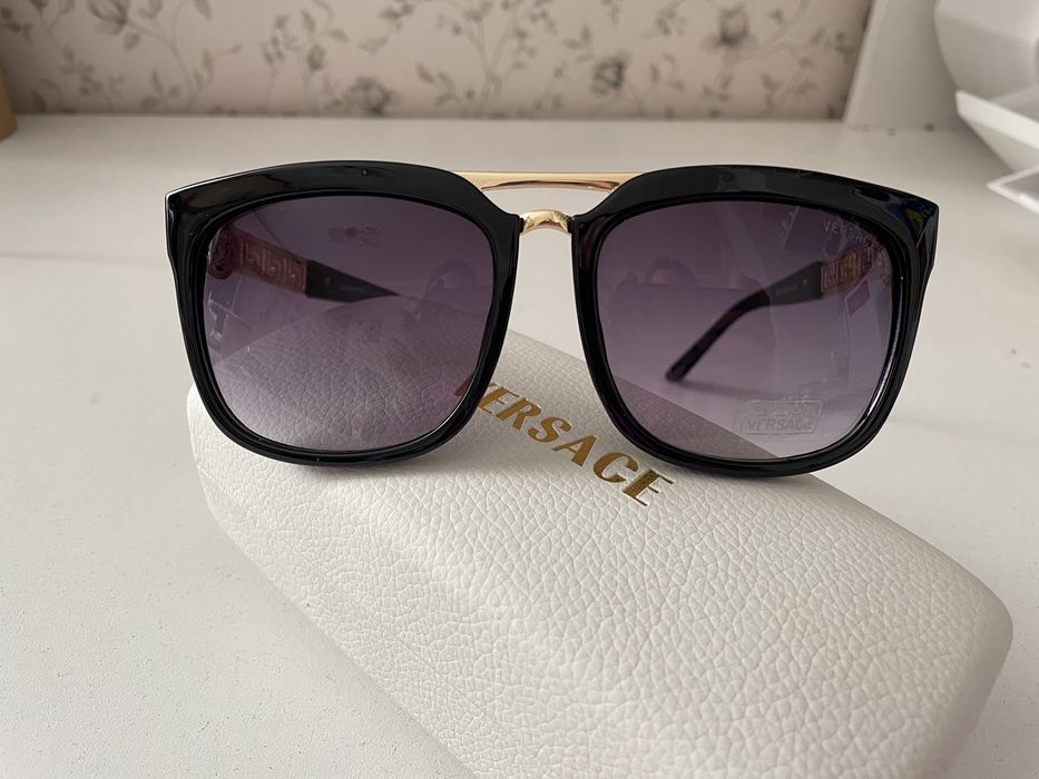 Продам очки солнцезащитные Versace