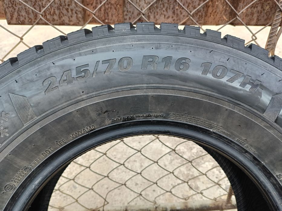 Продам зимние шины 245/70/16