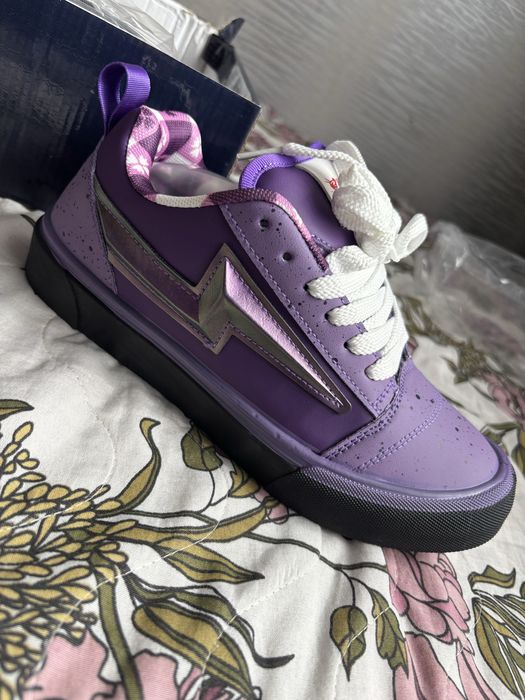 Продам новые кроссовки