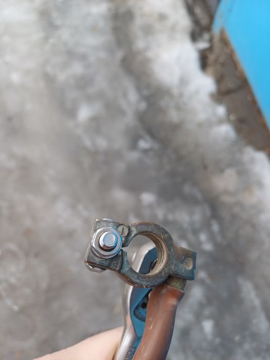 Болт на клемму Аккумулятора бмв.