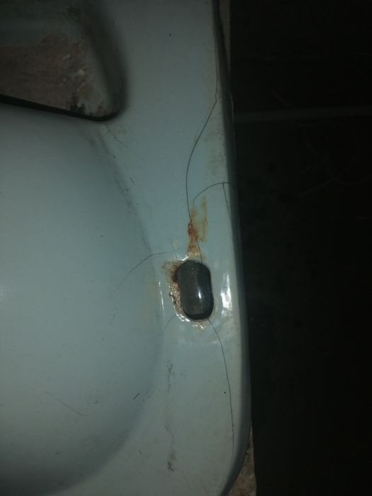 Раковина фаянсовая