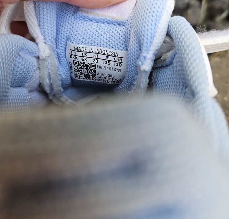 Adidasi fete marimea 23