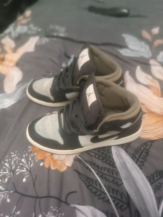 Jordan 1 Mid mărimea 40 miau rămas mici  nu prea i-am purtat