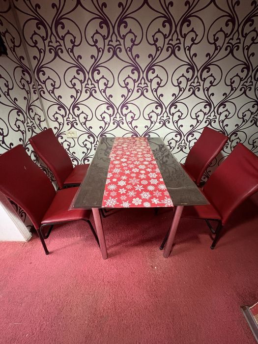 Стол со стульями