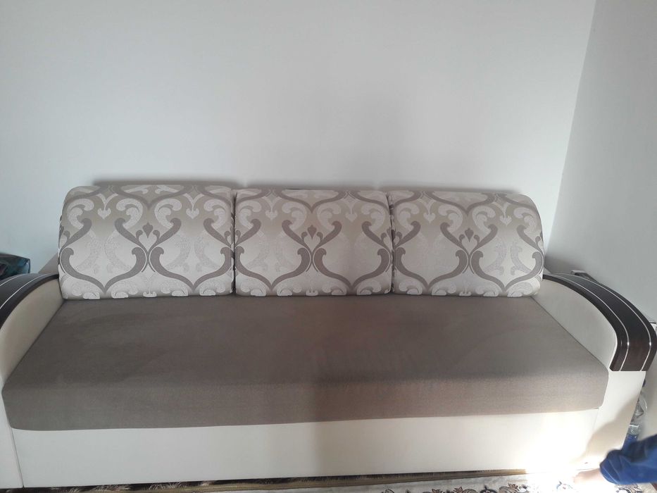 Срочно продаётся диван