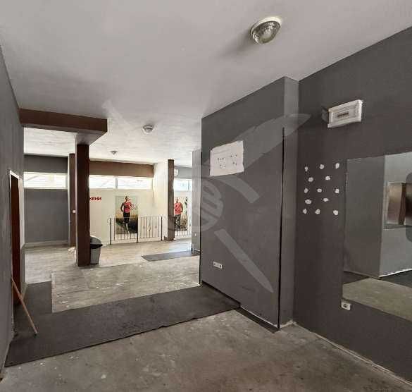 Продава се търговско помещение в Кючул Париж! 100333