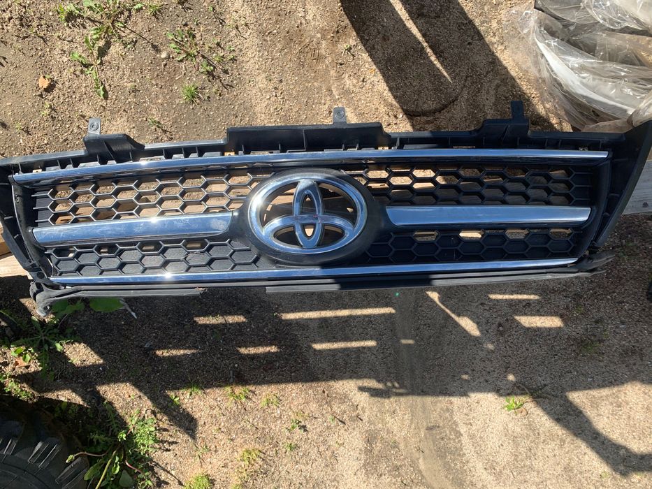 Калник и решетка за RAV4 2009г