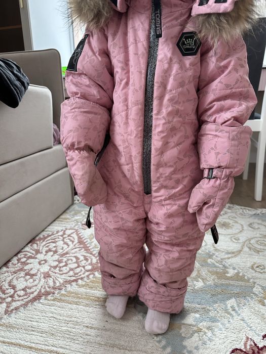 Продам комбинезон для девочки