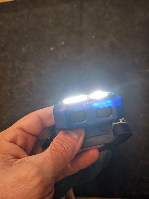 Lanterna cap incarcabila putere mare.Noi+12 luni garantie.Lanterna frontala profesionala.Acumulator autonomie 6h minim.Led=OSRAM=Profi