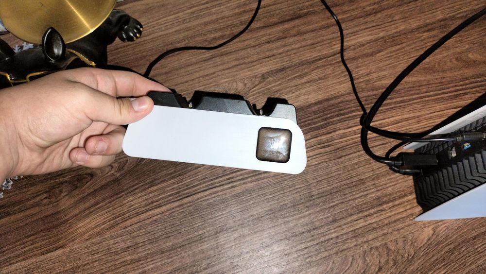 Плейстейшен 5 с двумя джойстиками