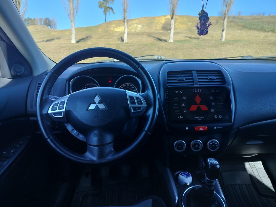 Vând Mitsubishi ASX