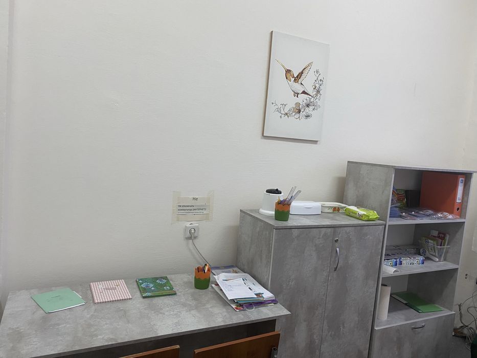 Продам стол письменный, шкаф, шкаф-тумба