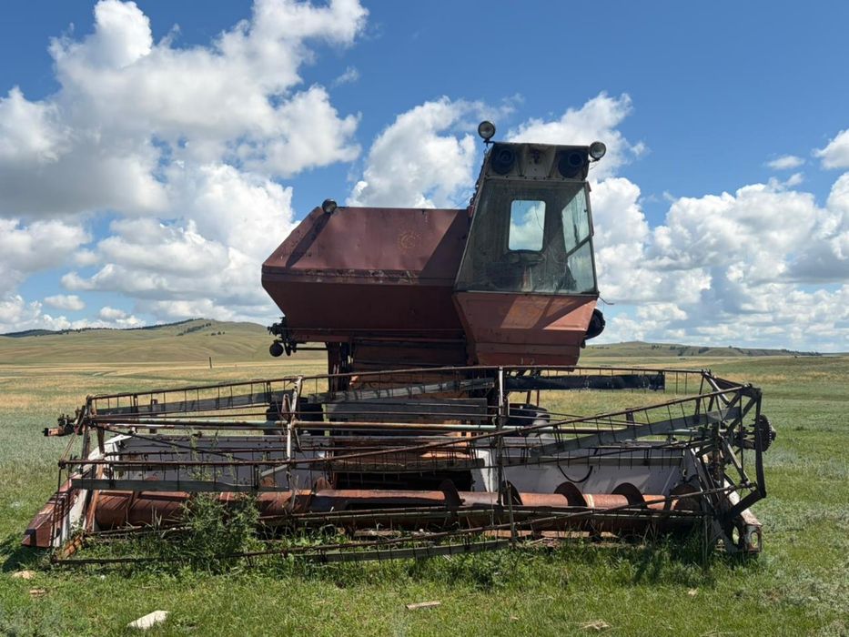 Продам комбайн Нива красный