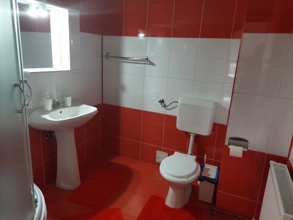Închiriez camere la muncitori
