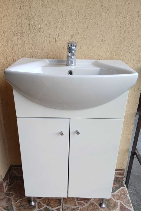 Vand lavoar plus mobilier baie