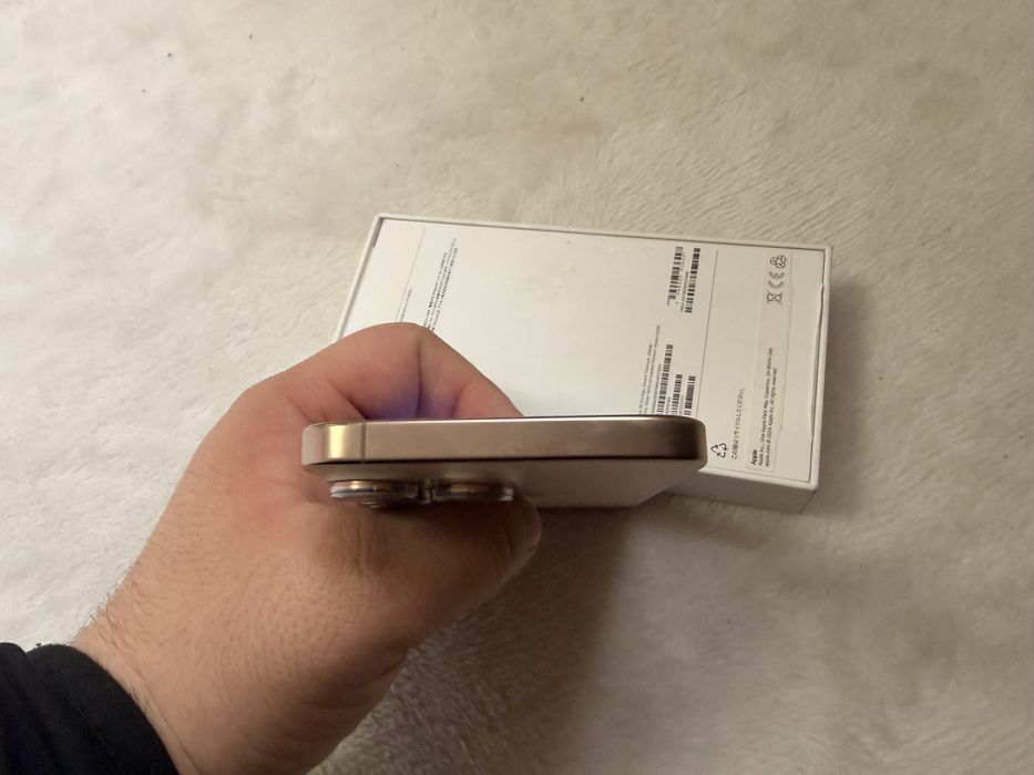 Продам Iphone 16 pro max