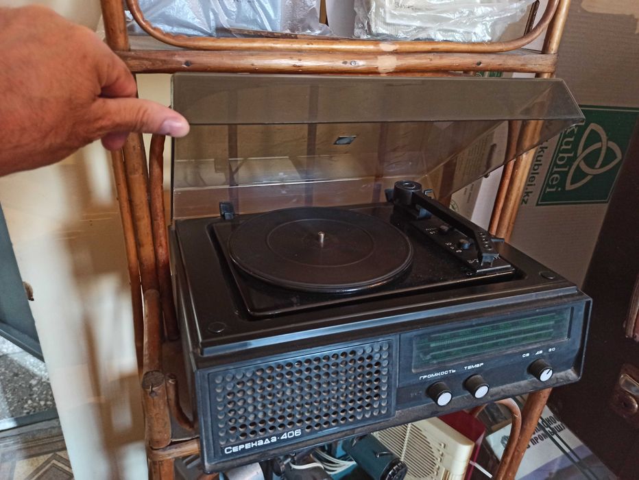 Винтажные виниловые проигрыватели.