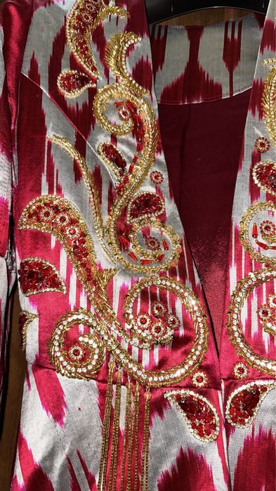 Чапан из атласа ручной работы