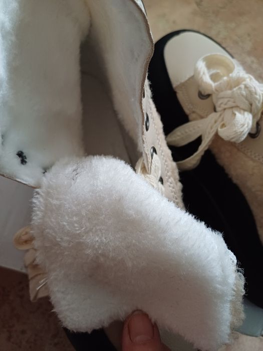 Продам ботинки женские