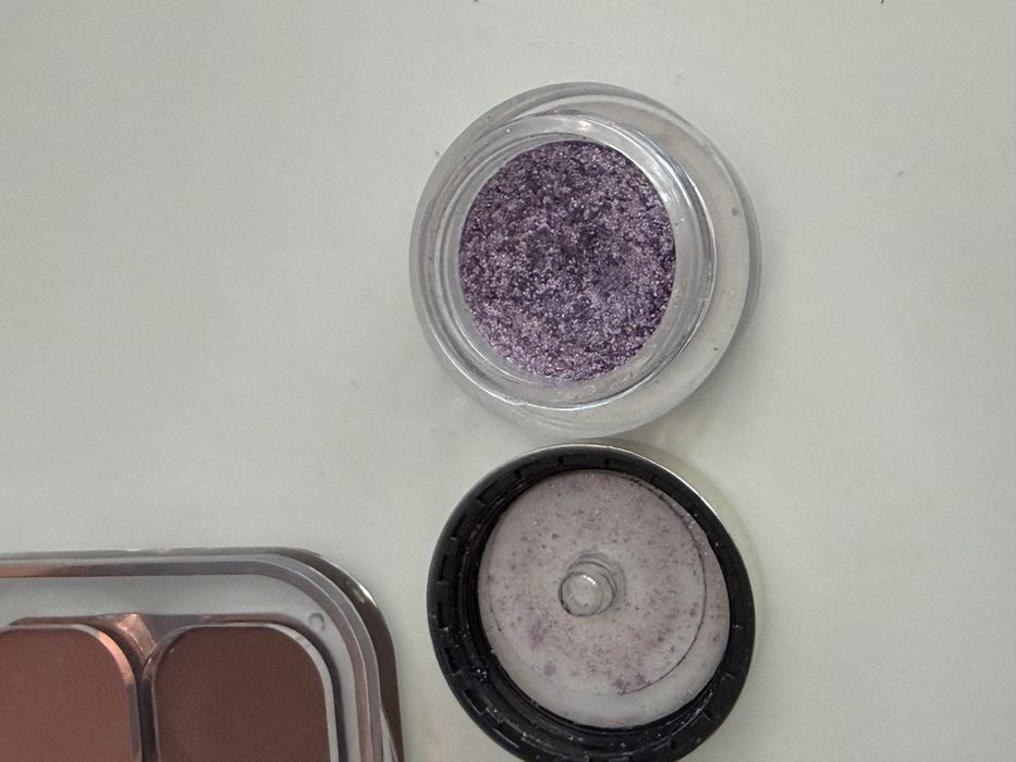 различни гримове (mac, essence)