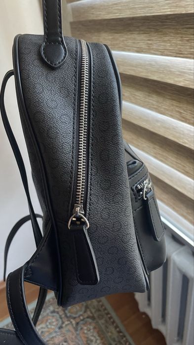 Оригинальный рюкзак от Guess