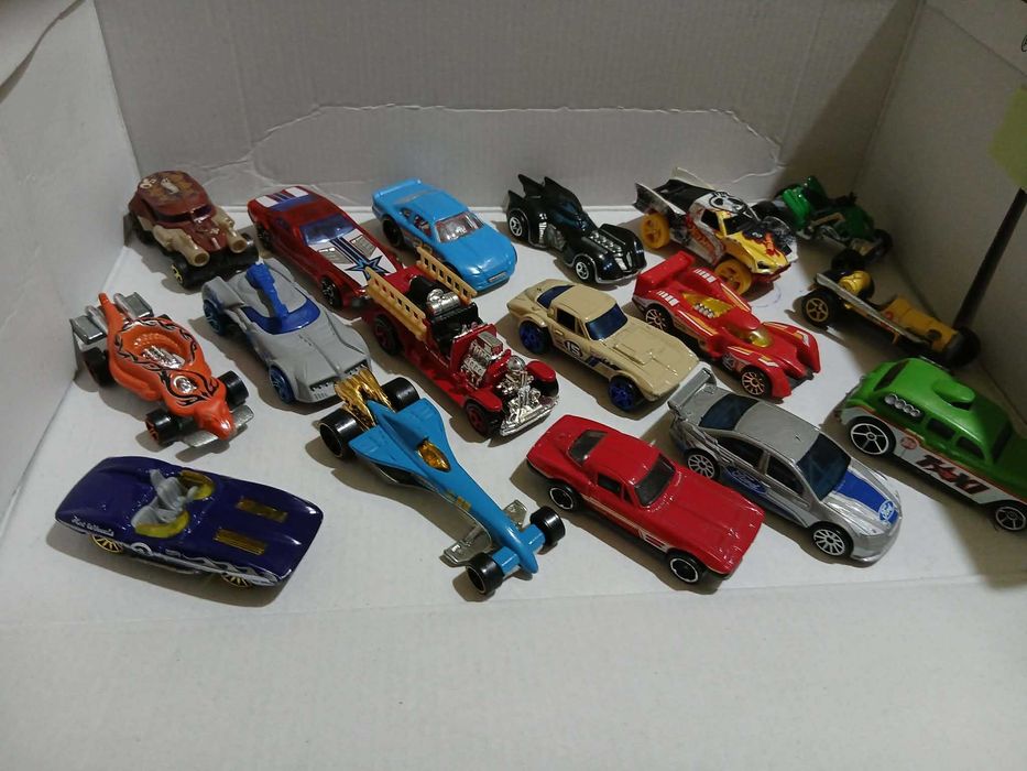 Hot Wheels и Matchbox колички