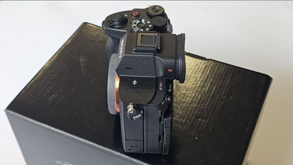 Продавам тяло Sony A7R V в отлично състояние