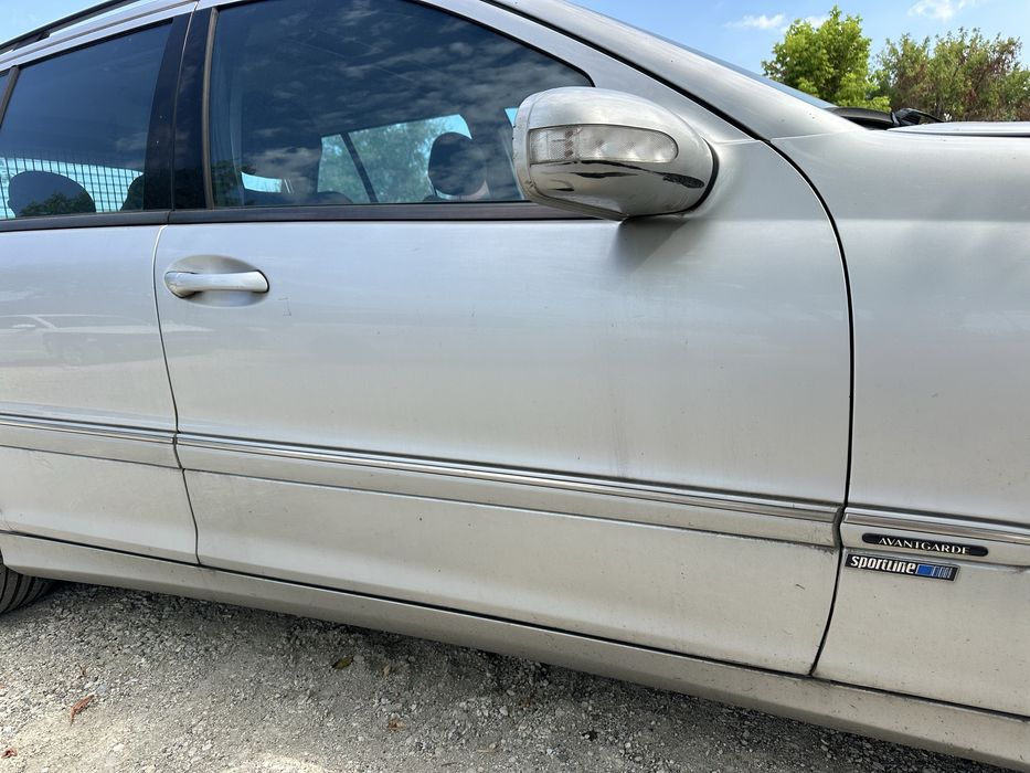 Врати десни за Мерцедес W203 c220 комби!