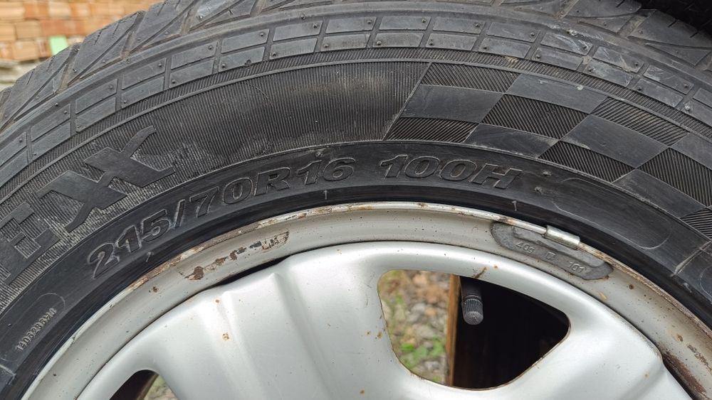 Джанти с гуми за Рав 4 първа генерация 5 × 114.3 / 16 × 6 J / 60.1