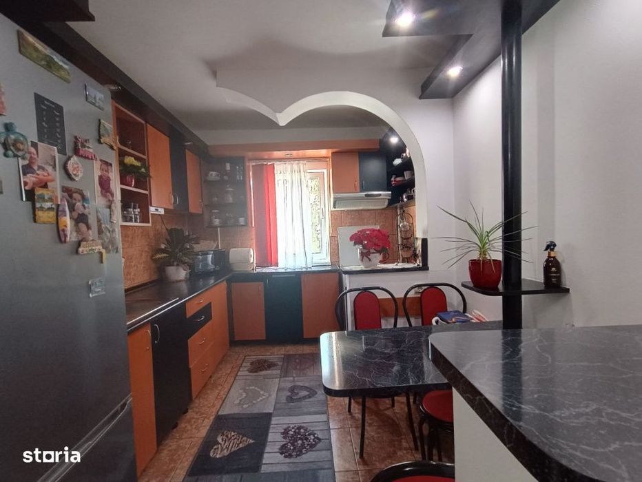 De vanzare apartament cu 2 camere zona Liceul Liviu Rebreanu
