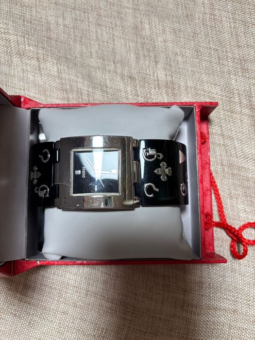 Часовник ръчен Guess